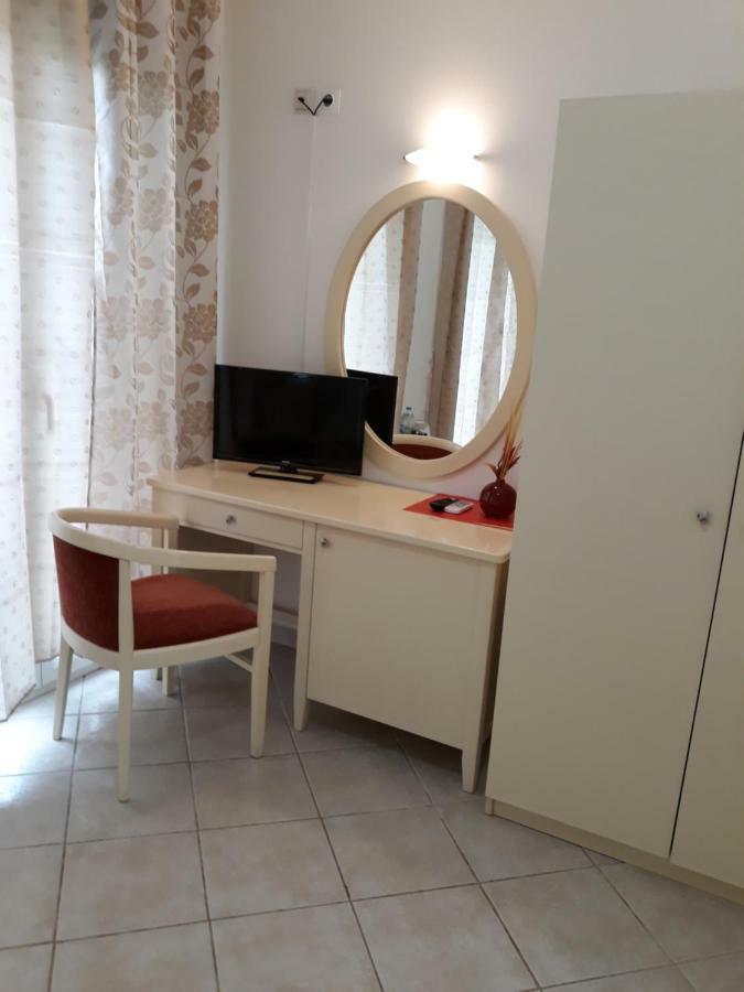 Pulades Hotel 3*